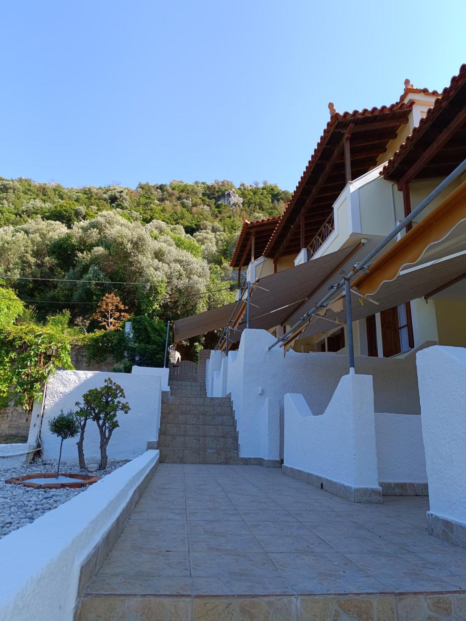 Athina Aparthotel *